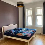 Neu Ausgestattete Wohnung In Berlin - Ruhige Lage